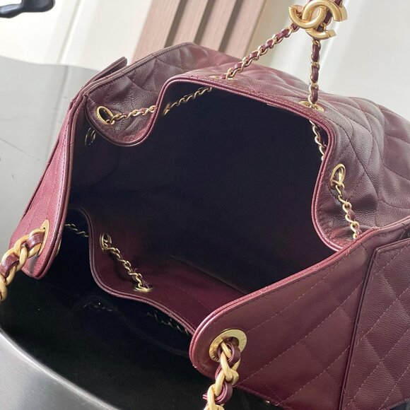 CC Deep Red Hobo Shoulder Bag with Gold Chain - Picture 8 of 8